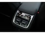 Volvo XC90 T8 Recharge AWD Ultra Bright | Luchtvering | Semi-elektrische trekhaak | Panoramadak met schuif-/kantelfunctie | Verwarmbare voorstoelen met massagefunctie en ventilatie | Verwarmbare achterbank | Premium audio by Bowers & Wilkins | Standkachel | 360° Parkeercamera |