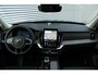 Volvo XC90 T8 Recharge AWD Ultra Bright | Luchtvering | Semi-elektrische trekhaak | Panoramadak met schuif-/kantelfunctie | Verwarmbare voorstoelen met massagefunctie en ventilatie | Verwarmbare achterbank | Premium audio by Bowers & Wilkins | Standkachel | 360° Parkeercamera |