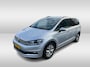 Volkswagen Touran 1.5 TSI 150pk Comfortline Executive DSG Automaat Navigatie / Parkeersensoren / Camera / Trekhaak afneembaar / LM velgen / Airconditioning
