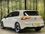 Volkswagen Golf 1.5 eTSI R-Line Edition | Apple Carplay | Stuurverwarming | Head-up-Display | Zwenkhaak | Achteruitrijcamera | Navigatie |