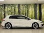 Volkswagen Golf 1.5 eTSI R-Line Edition | Apple Carplay | Stuurverwarming | Head-up-Display | Zwenkhaak | Achteruitrijcamera | Navigatie |