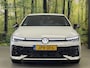 Volkswagen Golf 1.5 eTSI R-Line Edition | Apple Carplay | Stuurverwarming | Head-up-Display | Zwenkhaak | Achteruitrijcamera | Navigatie |
