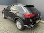 Volkswagen T-Roc 1.5 TSI Style Automaat - Climate control - Cruise control - Parkeersensoren voor en achter - Achteruitrijcamera - Stuurverwarming - Stoelverwarming - Dakrails - Bluetooth - Start/stop systeem - Stuur multi