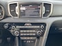 Kia Sportage 1.6 GDI Design Edition / NL-Auto / Volledig Dealer Onderhouden / JBL-Audio / Keyless / Vol-Leder / DAB / Apple-Carplay&Android-Auto / Navi / Camera / Stuur+Stoelverwarming / Achterbank Verwarming / Elektrisch Verstelbare Voorstoelen / Cruise-Control / Climate-Control / AFN-Trekhaak / PDC / LMV 19'' / ENZ.