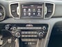 Kia Sportage 1.6 GDI Design Edition / NL-Auto / Volledig Dealer Onderhouden / JBL-Audio / Keyless / Vol-Leder / DAB / Apple-Carplay&Android-Auto / Navi / Camera / Stuur+Stoelverwarming / Achterbank Verwarming / Elektrisch Verstelbare Voorstoelen / Cruise-Control / Climate-Control / AFN-Trekhaak / PDC / LMV 19'' / ENZ.
