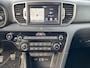 Kia Sportage 1.6 GDI Design Edition / NL-Auto / Volledig Dealer Onderhouden / JBL-Audio / Keyless / Vol-Leder / DAB / Apple-Carplay&Android-Auto / Navi / Camera / Stuur+Stoelverwarming / Achterbank Verwarming / Elektrisch Verstelbare Voorstoelen / Cruise-Control / Climate-Control / AFN-Trekhaak / PDC / LMV 19'' / ENZ.