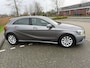 Mercedes-Benz A-klasse 180 Ambition 4U3*1eEigenaar*NAP*Cruise*Park-Sensoren*Velgen*Xenon*Leer*APK*Bluetooth