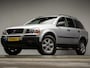 Volvo XC90 2.4D 7P. (LED,CRUISE,LEDER,ELECTRISCHE STOELEN,TREKHAAK,LM VELGEN,NIEUWE APK,GETINT,NETTESTAAT)