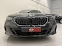 BMW 5-Serie Touring 520i M-Sport ICONIC GRILLE PANO/TREKHAAK/H&K/HEAD-UP/360CAMERA/VENTILATIE/DRIVING ASS. PRO/ADAPTIVE-LED/STANDKACHEL/NIEUWPRIJS € 94.454,-/FABRIEKS-GARANTIE