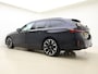 BMW 5-Serie Touring 550e xDrive M Sport PRO -Bowers & Wilkins -Stoelventilatie -Carbon Pakket -Trekhaak -Stoelverwarming Achter -Pano Dak -Iconic Glow