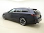 BMW 5-Serie Touring 550e xDrive M Sport PRO -Bowers & Wilkins -Stoelventilatie -Carbon Pakket -Trekhaak -Stoelverwarming Achter -Pano Dak -Iconic Glow