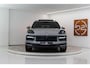 Porsche Cayenne 3.0 E-Hybrid 470PK | Krijt | Pano | InnoDrive | Sfeer | Bose | Lucht | 12 MND Garantie