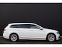 Volkswagen Passat Variant 1.6 TDi Highline R-Line LED | Leder/Alcantara | Carplay | Virtual | Camera | Trekhaak | Sportstoelen