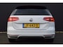 Volkswagen Passat Variant 1.6 TDi Highline R-Line LED | Leder/Alcantara | Carplay | Virtual | Camera | Trekhaak | Sportstoelen
