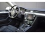 Volkswagen Passat Variant 1.6 TDi Highline R-Line LED | Leder/Alcantara | Carplay | Virtual | Camera | Trekhaak | Sportstoelen