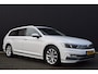 Volkswagen Passat Variant 1.6 TDi Highline R-Line LED | Leder/Alcantara | Carplay | Virtual | Camera | Trekhaak | Sportstoelen