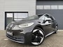 Volkswagen ID.3 First Max 58 kWh ✓SOH 94.5% ✓Panoramadak ✓Matrix LED ✓Full LED ✓Stuur- Stoelverwarming ✓Sfeerverlichting ✓Navigatie ✓Camera ✓Trekhaak ✓Lichtmetaal 20" ✓Parkeersensoren