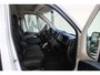 Peugeot Boxer 330 2.2 BlueHDi 140 L2H2 Premium | Incl. 12 maanden garantie | Cruise control | Parkeercamera | Airco | Bluetooth | DAB Radio | Start/stop systeem | Multifunctioneel stuurwiel |