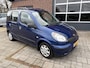 Toyota Yaris Verso 1.3-16V VVT-i Sol AUTOMAAT. Nette auto! GEEN ROEST! Zomer/ winterbanden ( Centrale vergrendeling, GEEN AIRCO)  Direct rijklaar.