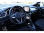 Volkswagen T-Roc 1.5 TSI 150pk R-Line DSG Automaat / Navigatie / APP Connect / LM velgen / Camera / Park Assist / Full LED / Afn trekhaak