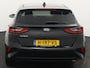 Kia Ceed 1.0 T-GDi DynamicPlusLine Airco, Achteruitrijcamera, Apple/Android auto, Cruise control, Autonomous Emergency Braking, Voorstoelen verwarmd, Spraakbediening, Rijstrooksensor met correctie, Parkeersensor achter, electr De Kia Ceed 1.0 T-GDi DynamicPlusLine uit 2020 is een moderne en praktische hatchback. Hij heeft een zuinige maar vlotte 1.0-liter turbomotor met 120 pk. Daardoor rijdt hij soepel in de stad
