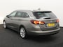 Opel Astra Sports Tourer 1.4 Online Edition 150 pk trekhaak airco navi, Airco, Apple Carplay/Android Auto, Bluetooth, Cruise control, Elektronisch Stabiliteits Programma, Parkeersensor voor en achter, Regensensor, stuur multifunctionee sterke 1.4 motorvvor nog vele km plezier. De Opel Astra Sports Tourer 1.4 Online Edition uit 2017 is een praktische en stijlvolle stationwagen. Dankzij zijn ruime interieur biedt hij volop co