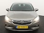 Opel Astra Sports Tourer 1.4 Online Edition 150 pk trekhaak airco navi, Airco, Apple Carplay/Android Auto, Bluetooth, Cruise control, Elektronisch Stabiliteits Programma, Parkeersensor voor en achter, Regensensor, stuur multifunctionee sterke 1.4 motorvvor nog vele km plezier. De Opel Astra Sports Tourer 1.4 Online Edition uit 2017 is een praktische en stijlvolle stationwagen. Dankzij zijn ruime interieur biedt hij volop co