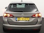 Opel Astra Sports Tourer 1.4 Online Edition 150 pk trekhaak airco navi, Airco, Apple Carplay/Android Auto, Bluetooth, Cruise control, Elektronisch Stabiliteits Programma, Parkeersensor voor en achter, Regensensor, stuur multifunctionee sterke 1.4 motorvvor nog vele km plezier. De Opel Astra Sports Tourer 1.4 Online Edition uit 2017 is een praktische en stijlvolle stationwagen. Dankzij zijn ruime interieur biedt hij volop co