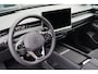 Volkswagen ID.7 Tourer Pro Limited Edition | Achterbank in ongelijke delen neerklapbaar incl. middenarmsteun en doorlaadmogelijkheid | Afstandscontrolesysteem (Front Assist), met voetgangers- en fietsersherkenning | Airconditioning automatisch, 2-zone (Climatronic)