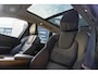 Volvo XC60 2.0 T6 Plug-in hybrid AWD Plus Dark | Trekhaak | Panoramadak | 360 graden camera | Pilot assist