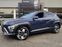 Hyundai Kona 1.6 GDI HEV Comfort Smart / Automaat / NL-Auto / 1-Ste Eigenaar / 18.000 Km / Fabrieksgarantie / Keyless / Digitaal Dashboard / LED / DAB / Apple-Carplay&Android-Auto / Navi / Camera / Stuur+Stoelverwarming / Adaptieve Cruise-Control / Lane-Assist / E-Achterklep / AFN-Trekhaak / PDC / LMV 18'' / ENZ.