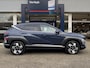 Hyundai Kona 1.6 GDI HEV Comfort Smart / Automaat / NL-Auto / 1-Ste Eigenaar / 18.000 Km / Fabrieksgarantie / Keyless / Digitaal Dashboard / LED / DAB / Apple-Carplay&Android-Auto / Navi / Camera / Stuur+Stoelverwarming / Adaptieve Cruise-Control / Lane-Assist / E-Achterklep / AFN-Trekhaak / PDC / LMV 18'' / ENZ.