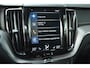 Volvo XC60 T8 Hybride AWD R-Design | Luchtvering | Panoramadak | Trekhaak 2100KG | Rondom stoelverwarming | 360 Camera |
