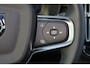 Volvo C40 Recharge Ultimate 69 kWh - Panoramadak - IntelliSafe Assist & Surround - 360º Camera - Harman/Kardon audio - Verwarmde voorstoelen & stuur - Parkeersensoren voor & achter - Elektr. bedienb. voorstoelen met geheugen links - Draadloze tel. lader - Elektr. inklapbare trekhaak - 19' LMV