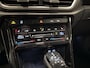 Volkswagen T-Roc 1.5 eTsi R-Line First Edition |Navi|Carplay|Trekhaak|Stoelverwarming|LED Koplampen|DSG|All Season banden|