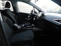 Peugeot 2008 1.2 PureTech Active | Automaat | Navigatie | Trekhaak | Parkeersensoren achter | Panorama dak | Cruise control | Bluetooth | Elektrische ramen voor | Airco