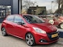 Peugeot 208 1.2 Turbo 110 PK GT-Line 6-Bak | 1e Eigenaar Volledig Dealer Onderhouden | Sportieve GT Uitvoering | Navigatie | Parkeercamera | 17" Lichtmetalen Velgen | Cruise Control | Climate Control | Apple Carplay & Android Auto | Parkeersensoren | Half Lederen Bekleding | LED Dagrijverlichting | Dakspoiler | Parelmoer Lak |
