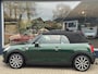 MINI Cooper Mini Cabrio 1.5 Chili Serious Business | Cabriolet | Zwart Leder | Navigatie | Parkeersensoren | Groot Multimedia | Stoelverwarming | British Racing Green | Lichtmetalen Velgen | LED Verlichting | Windscherm | Climate Control | Keyless Start |