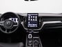 Volvo XC60 2.0 T6 Plug-in hybrid AWD Plus Dark 350PK Aut. Facelift, Pano-Schuifdak, 21" LM velgen, 360gr. Camera, Navi, Keyless, Harman Kardon Audio, Side Assist, Stoelverwarming, Adaptieve Cruise Controle