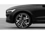 Volvo XC60 2.0 T8 Plug-in hybrid AWD Ultra Black Edition | Lounge Pack | Volvo Guard Alarm | Extra getint glas achter | Gelamineerde zijruiten rondom | Actieve luchtvering met FOUR-C | 22" 5-dubbelspaaks Glossy Black Diamond Cut