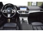 BMW 3-Serie Touring 320e Business Edition Plus | Camera | Head-Up | Trekhaak | Pano |
