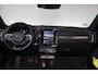 Volvo XC40 B4 Black Edition Ultra - Panorama/schuifdak - IntelliSafe Assist & Surround - 360º Camera - Harman/Kardon audio - Verwarmde voorstoelen & stuur - Parkeersensoren voor & achter - Elektr. bedienb. voorstoelen met geheugen links - Draadloze tel. lader - Extra getint glas - 20' LMV
