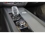 Volvo XC60 T6 Recharge AWD Ultra Black Edition - Panorama/schuifdak - IntelliSafe Assist & Surround - 360º Camera - Harman/Kardon audio - Adaptieve LED koplampen - Verwarmde voorstoelen, stuur & achterbank - Parkeersensoren voor & achter - Elektr. bedienb. voorstoelen met geheugen - Head up display - Draadloze tel. lader - Extra getint glas - Elektr. inklapbare trekhaak - 21' LMV