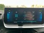 Peugeot e-2008 **Gereserveerd** EV Allure 50kWh SOH 93% Adap.Cruise Panoramadak 360°Camera Apple Carplay Android Auto Navi Ecc Pdc Keyless Stoelverwarming Lmv 17" Led Lane Assist DAB Bluetooth Privacy Glas 1e Eigenaar Origineel Nederlandse Auto