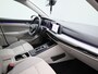Volkswagen Golf Variant 1.0 eTSI Life Business | Automaat | LMV | Parkeer sensoren | Memory seat | Virtual cockpit | Camera | Navigatie | Sfeer verlichting | Stoel/Stuur verwarming | Cruise control