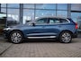 Volvo XC60 2.0 B5 Inscription | Stoel & Stuurverwarming | Google | Adaptieve Cruise + Pilot Assist | Parkeersensoren + Camera | Keyless Entry | Elek. Achterklep | Panorama Dak | Elek. Stoelen & Geheugen