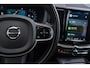 Volvo XC60 2.0 B5 Inscription | Stoel & Stuurverwarming | Google | Adaptieve Cruise + Pilot Assist | Parkeersensoren + Camera | Keyless Entry | Elek. Achterklep | Panorama Dak | Elek. Stoelen & Geheugen
