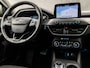 Ford Focus 1.0 EcoBoost Titanium Automaat (APPLE CARPLAY, GROOT NAVI, STUUR/STOELVERWARMING, ADAPTIVE CRUISE, SPORTSTOELEN, CLIMATE, TREKHAAK, GETINT GLAS, CAMERA, NIEUWE APK, NIEUWSTAAT)