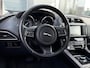 Jaguar F-Pace 2.0 Portfolio AWD | Nieuwe Ketting | Panorama | Navigatie | Leder | Xenon | Camera | Trekhaak