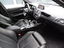 BMW 1-Serie M140i xDrive High Executive HARMAN/KARDON | ACHTERUIT RIJ CAMERA | NAVIGATIE | SFEERVERLICHTING | HARMANKARDON | F1 STUUR | LEDER | ELEKTRISCHE STOELEN MEMORY |